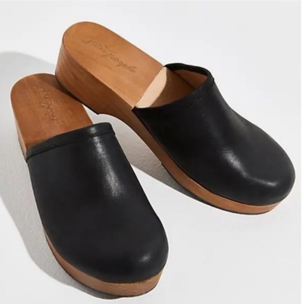 New Free People Carver Soft Black Leather Wooden Clogs Mules from Spain 39/8.5